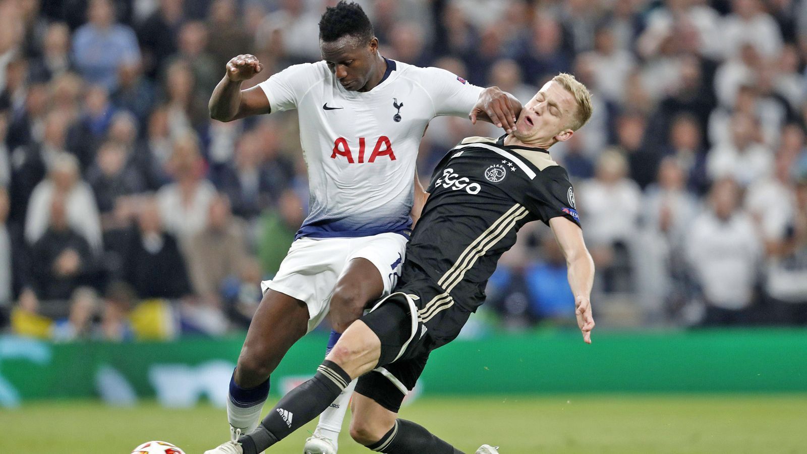 
                <strong>Victor Wanyama</strong><br>
                Hat im defensiven Zentrum Schwerstarbeit zu verrichten, um die Löcher zu stopfen und die Gäste in ihren Angriffen zu stören oder zu stoppen, was ihm selten gelingt. Leistet sich viele Unkonzentriertheiten und Abspielfehler. Profitiert von der taktischen Umstellung, spielt danach sicherer. ran-Note: 4
              