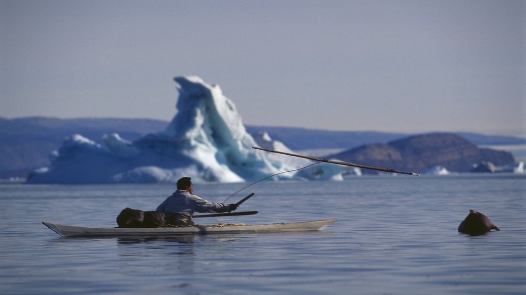 Das Kajak ist und bleibt das bevorzugte Transport- und Jagdmittel der Inuit.