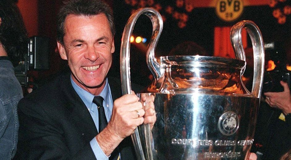 
                <strong>Trainer: Ottmar Hitzfeld</strong><br>
                Ottmar Hitzfeld: In der Bundesliga war Ottmar Hitzfeld als Trainer ein unbeschriebenes Blatt, als er 1991 vom Grasshopper Club Zürich nach Dortmund ging. Doch beim BVB schwang er sich in die Weltspitze auf. Zwei Deutsche Meisterschaften (1995, 1996) und der legendäre Champions-League-Sieg 1997 haben den einstigen Mathematiklehrer in Dortmund unsterblich gemacht. 1997 wechselte er schließlich auf den Sportdirektor-Posten, ehe er 1998 als Trainer zum FC Bayern wechselte.
              