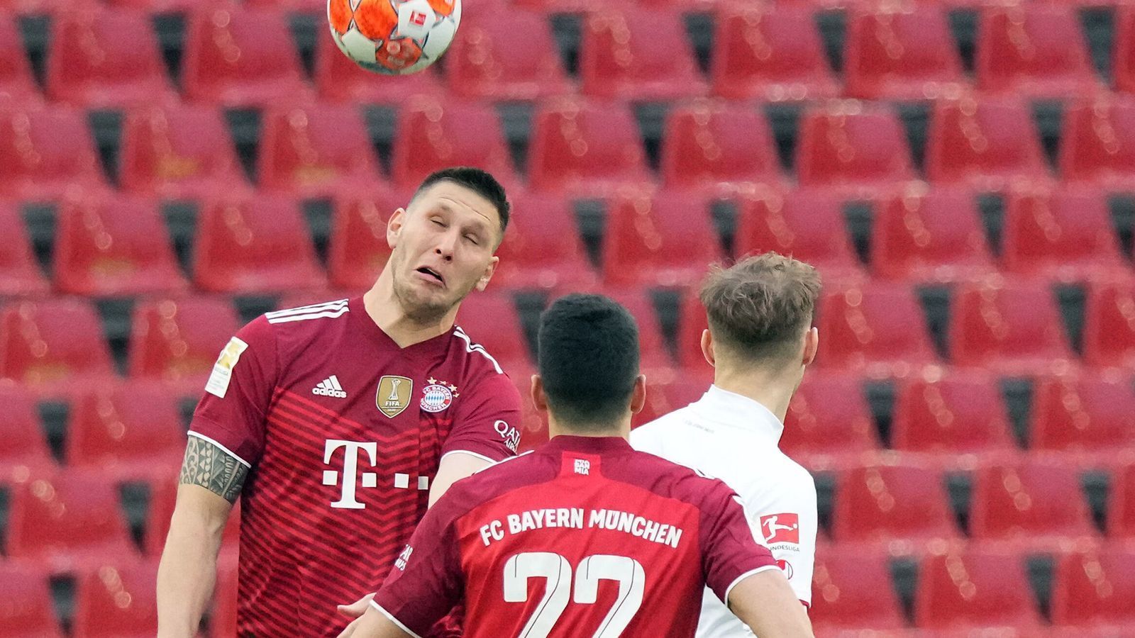 
                <strong>Niklas Süle</strong><br>
                Mit einem schlampigen Abspiel bietet der DFB-Nationalspieler Köln beinahe früh eine Chance. Ansonsten präsentiert sich Süle überwiegend sicher und mit guten Bewegungen, ist jedoch bei einer Kopfballgelegenheit von Modeste nur Statist. Auch im Vorwärtsgang fällt er auf. ran-Note: 3
              