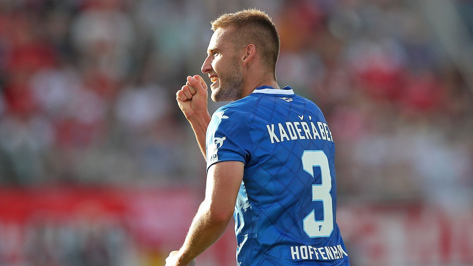 
                <strong>Pavel Kaderabek (TSG 1899 Hoffenheim)</strong><br>
                Rechtsverteidiger Pavel Kaderabek verlängerte 2018 seinen Vertrag in Hoffenheim um fünf weitere Jahre bis 2023. Dabei sollen sich Klub und Spieler auch auf eine Ausstiegsklausel für den Tschechen geeinigt haben. Wie die "Bild" berichtet, könnte Kaderabek die TSG bei einer Ablöse in Höhe von 20 Millionen Euro vorzeitig verlassen. 
              