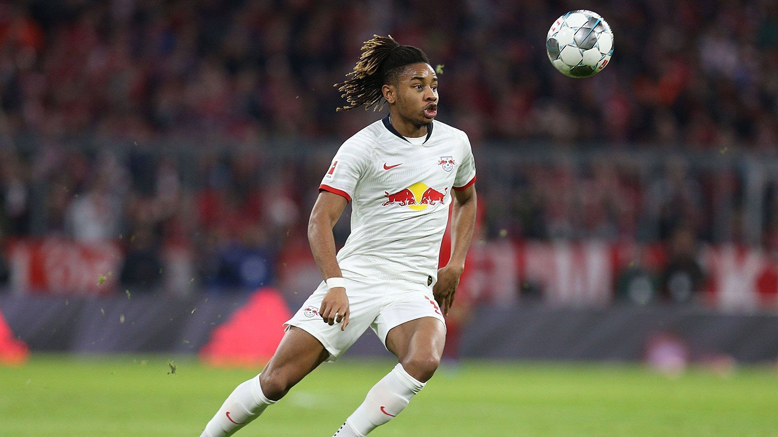 
                <strong>Christopher Nkunku (RB Leipzig)</strong><br>
                Der ehemalige PSG-Spieler agiert einsatzfreudig und offensiv ausgerichtet, kommt aber zunächst nur selten an den Ball: Nach einem schönen öffnenden Ball patzt Nkunku bei der Ballannahme. Gleich mehrmals tappt er in die Abseitsfalle. Nach 82 Minuten hat er seine Schuldigkeit getan und weicht für Lookman. ran-Note: 4
              