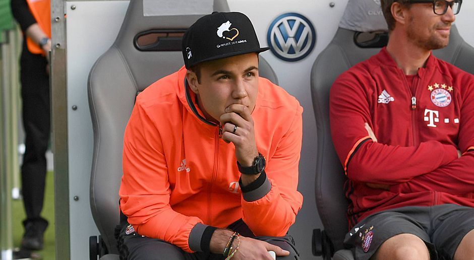 
                <strong>Die Krankenakte des Mario Götze</strong><br>
                In der Vorbereitung auf das Pokal-Finale gegen Dortmund bricht sich Götze dann noch eine Rippe. Somit bleibt ihm auch zum Saison-Abschluss 2015/2016 nur die Zuschauerrolle.
              