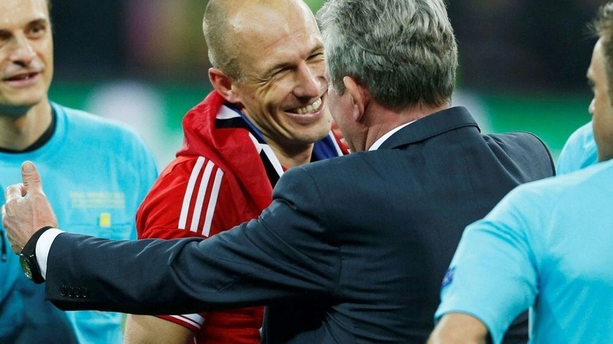 Jupp Heynckes (r.) lobt Arjen Robben (M.)