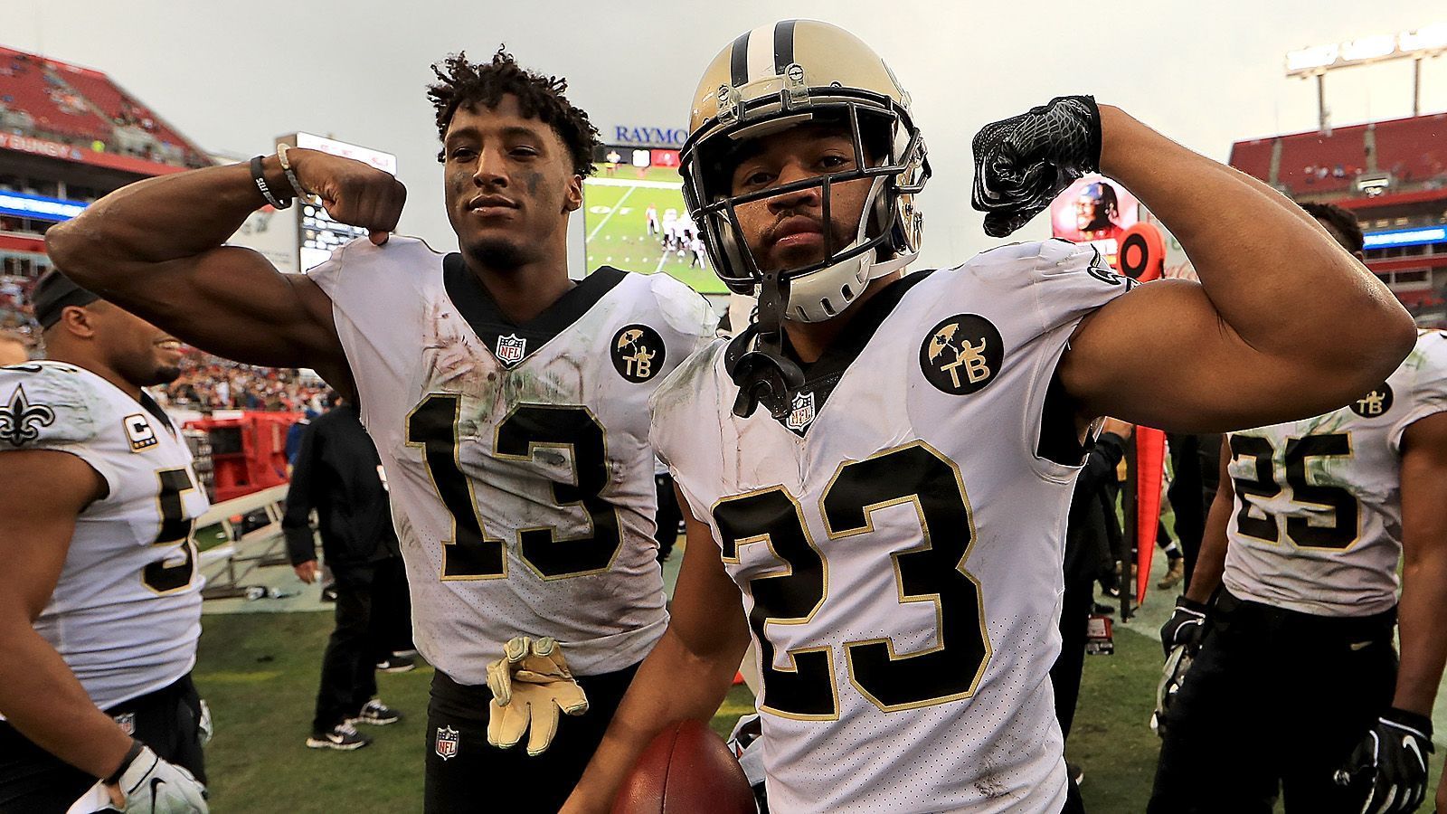 
                <strong>New Orleans Saints</strong><br>
                Auch die New Orleans Saints haben ihren Platz in den Playoffs sicher. Das Team um Quarterback Drew Brees verdiente sich auf dem Weg in die Endrunde ein Extra-Lob für die souveräne Leistung: Zusätzlich zur vorzeitigen Playoff-Teilnahme feierten die Saints auch Platz eins in der NFC South. 
              