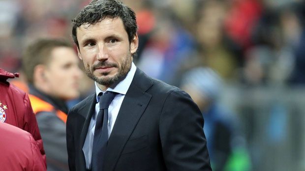 
                <strong>Mark van Bommel</strong><br>
                Nach "Eurosport"-Informationen gilt Ex-Kapitän Mark van Bommel als heißer Kandidat auf den vakanten Posten. Der 40-Jährige ist Trainer der U19 bei PSV Eindhoven und einem Engagement in München grundsätzlich positiv gestimmt: "Ich weiß nicht, was die Zukunft bringt, aber ich kann mir das schon vorstellen. Wenn irgendwo Platz für mich ist, ist das immer eine interessante Option für mich, über die ich nachdenken würde", sagte van Bommel vor einem Jahr bei "eurosport.de". Sein Schwiegervater Bert van Marwijk hingegen dementierte alle Gerüchte und stellte klar, dass van Bommel nicht Sportdirektor des FC Bayern wird.
              