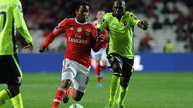 
                <strong>Renato Sanches</strong><br>
                Renato Sanches: Das Eigengewächs ist laut Bayern-Trainer Pep Guardiola der beste 18-Jährige im Weltfußball. Sanches erlebt einen kometenhaften Aufstieg, seit er Ende Oktober sein Debüt bei den Profis geben durfte. 2016 hat der Mittelfeldspieler nur zwei Pflichtspiele verpasst - eines wegen einer Gelb-Sperre.
              