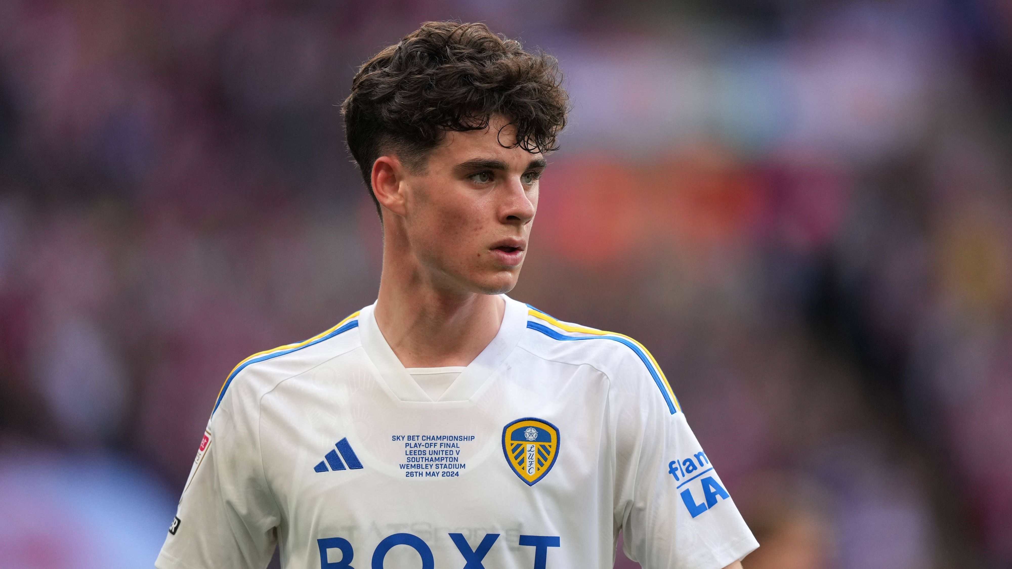 <strong>Platz 1 (29,2 Mio Overpay): Archie Gray</strong><br>- Wechsel: Leeds United zu Tottenham Hotspur<br>- Position: Zentrales Mittelfeld<br>- Marktwert: 18 Millionen Euro<br>- Ablösesumme: 47,2 Millionen Euro