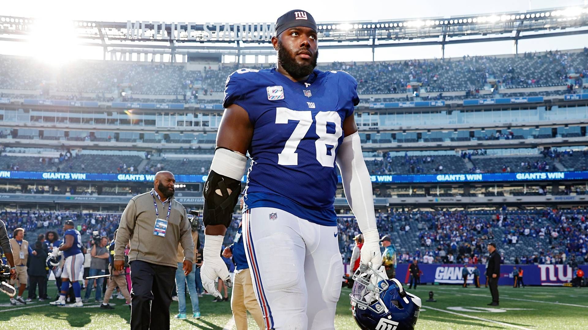 
                <strong>Andrew Thomas (New York Giants)</strong><br>
                Andrew Thomas hat eine Breakout-Saison hinter sich. Der Offensive Tackle war einer der ligaweit besten Spieler auf seiner Position und dürfte nach einem durchwachsenen Start in seine Karriere noch rechtzeitig die Kurve gekriegt haben, um von den Giants ein fünftes Vertragsjahr zu erhalten.ran-Prognose: Fifth Year Option wird gezogen.
              