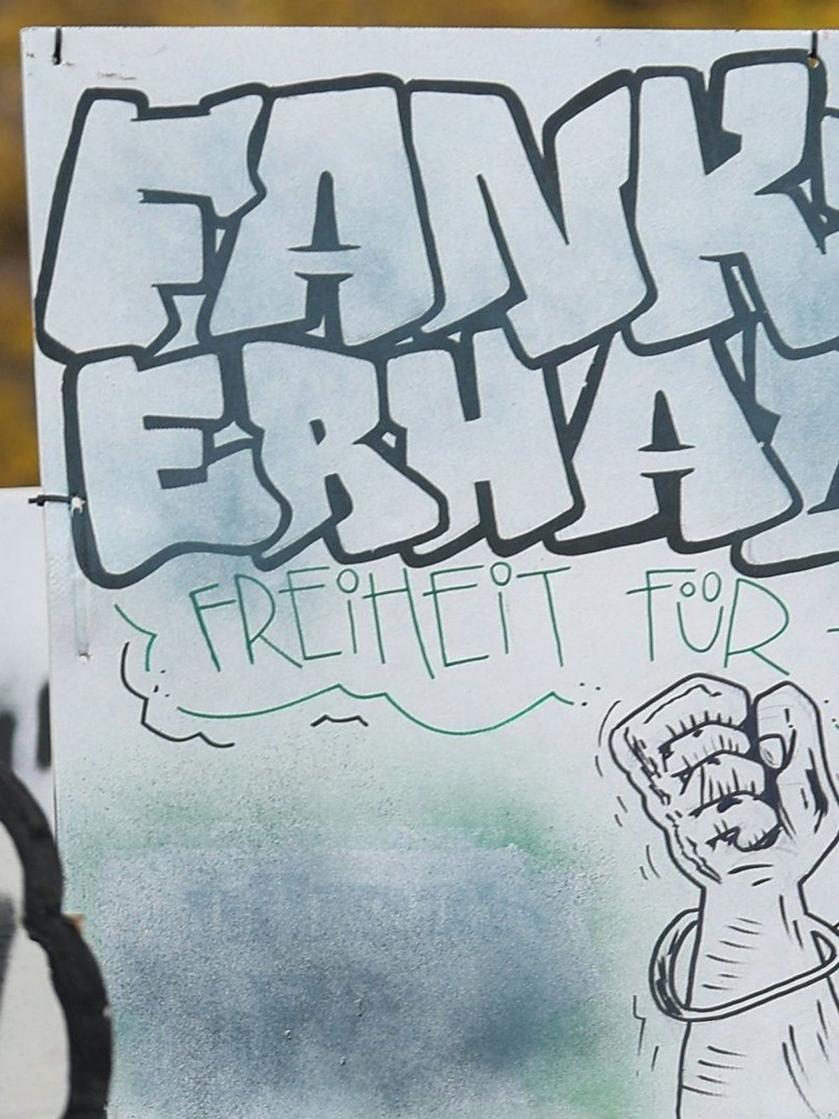 Ein Plakat auf der Fan-Demo in Leipzig