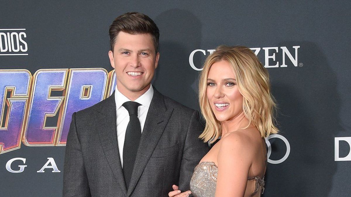 Colin Jost und Scarlett Johansson haben viel zu lachen.