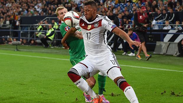 
                <strong>Jerome Boateng: 200.000 Euro</strong><br>
                Jerome Boateng: 200.000 Euro. Das Abwehr-Bollwerk im deutschen Team. Dementsprechend wird Boateng fürstlich entlohnt. Er ist einer der vier Spieler, die in allen zehn Qualifikationsspielen im Kader stehen und der einzige, der immer zum Einsatz kommt.
              