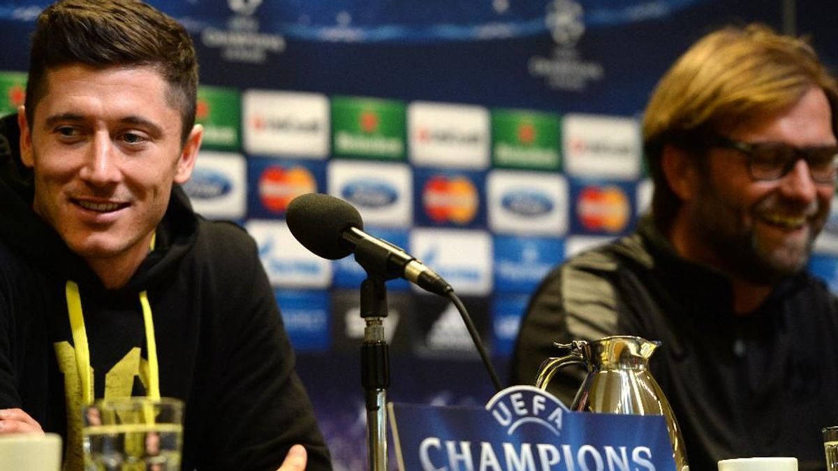 Robert Lewandowski (l.) und Trainer Jürgen Klopp (r.)