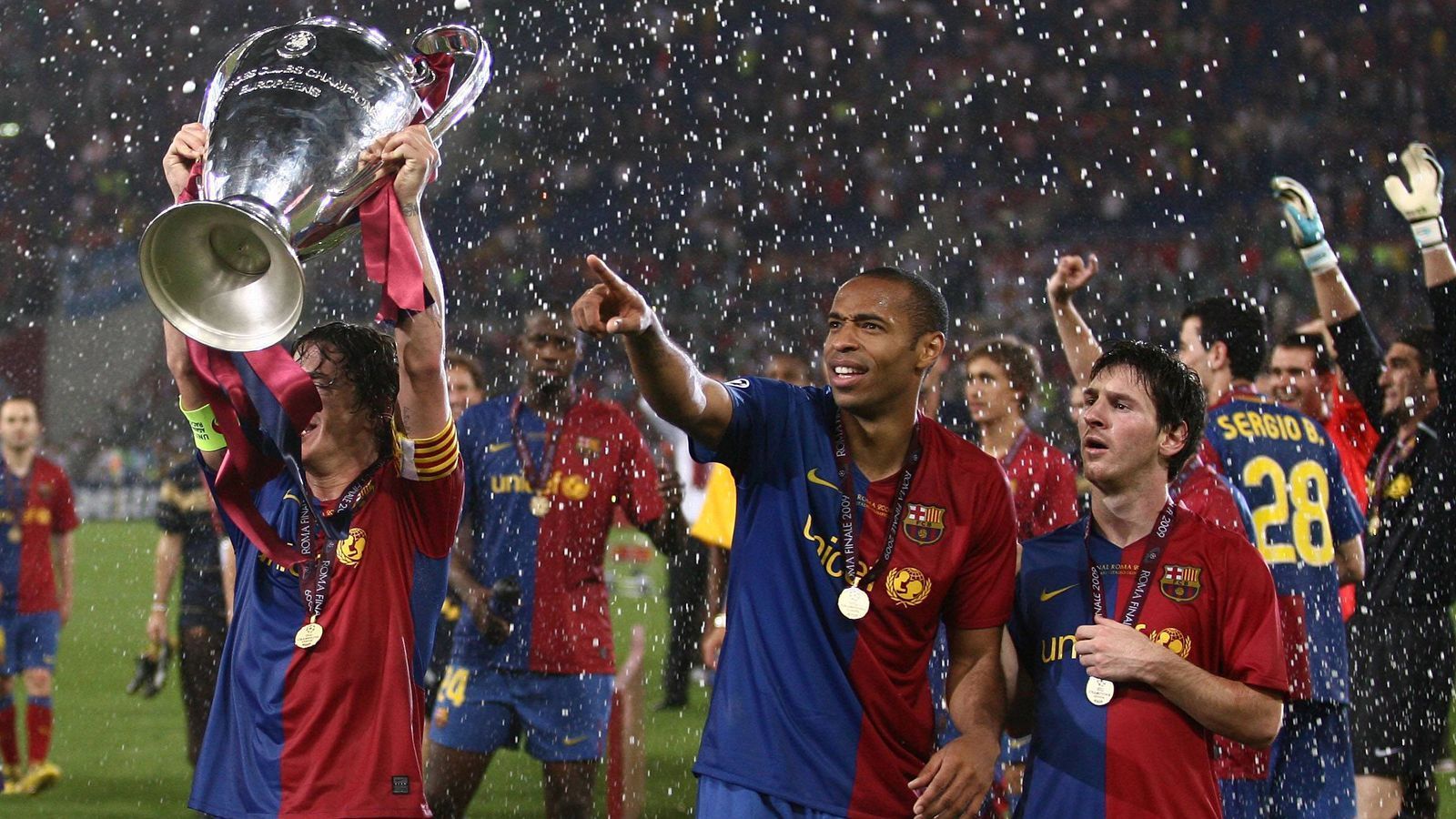 
                <strong>FC Barcelona (2009)</strong><br>
                2008 übernahm Pep Guardiola das Traineramt des FC Barcelona und führte die Mannschaft um Lionel Messi, Iniesta, Xavi und Samuel Eto'o direkt zum Triple. Besser noch: Mit dem UEFA Super Cup, der FIFA-Klub-Weltmeisterschaft und dem spanischen Superpokal gab es insgesamt sogar sechs Titel zu feiern. Daraufhin verpflichteten die Katalanen Zlatan Ibrahimović, gaben dafür Eto's plus 50 Millionen Euro an Inter Mailand ab. 2010 wurde Barcelona erneut Meister, konnte allerdings nicht den Pokal gewinnen. In der Champions League scheiterten sie zudem im Halbfinale an dem späteren Sieger Inter Mailand.  
              