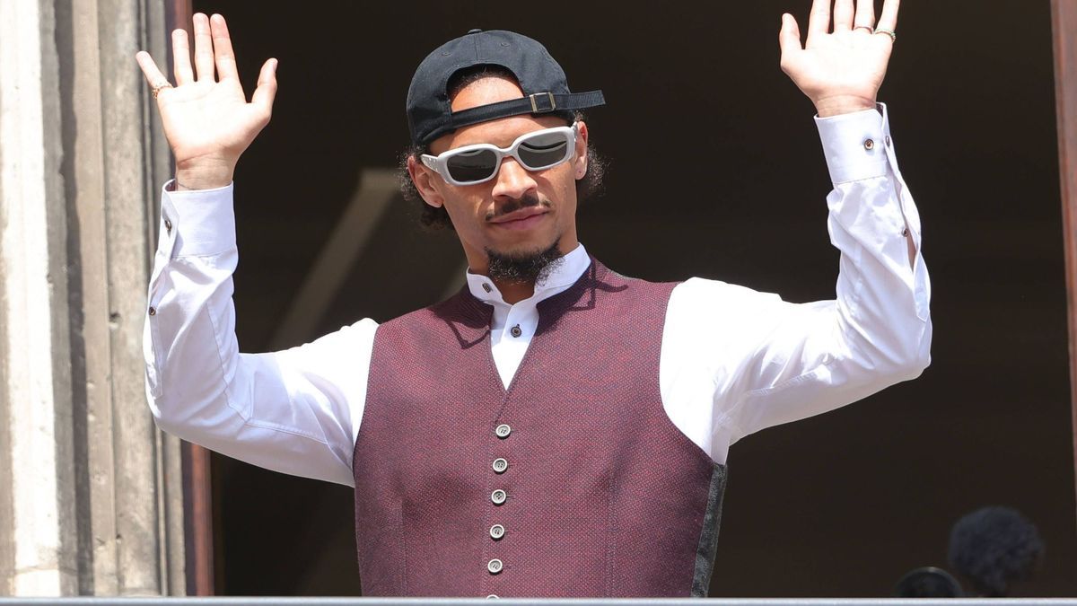 18.05.2025, FC Bayern Meisterfeier, Marienplatz Muenchen, im Bild: Leroy Sane (FC Bayern Muenchen) *** 18 05 2025, FC Bayern championship celebration, Marienplatz Muenchen, in the picture Leroy San...