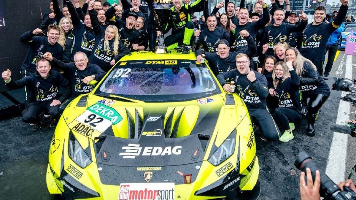 Die SSR-Truppe feiert den DTM-Titelgewinn mit Bortolotti in Hockenheim