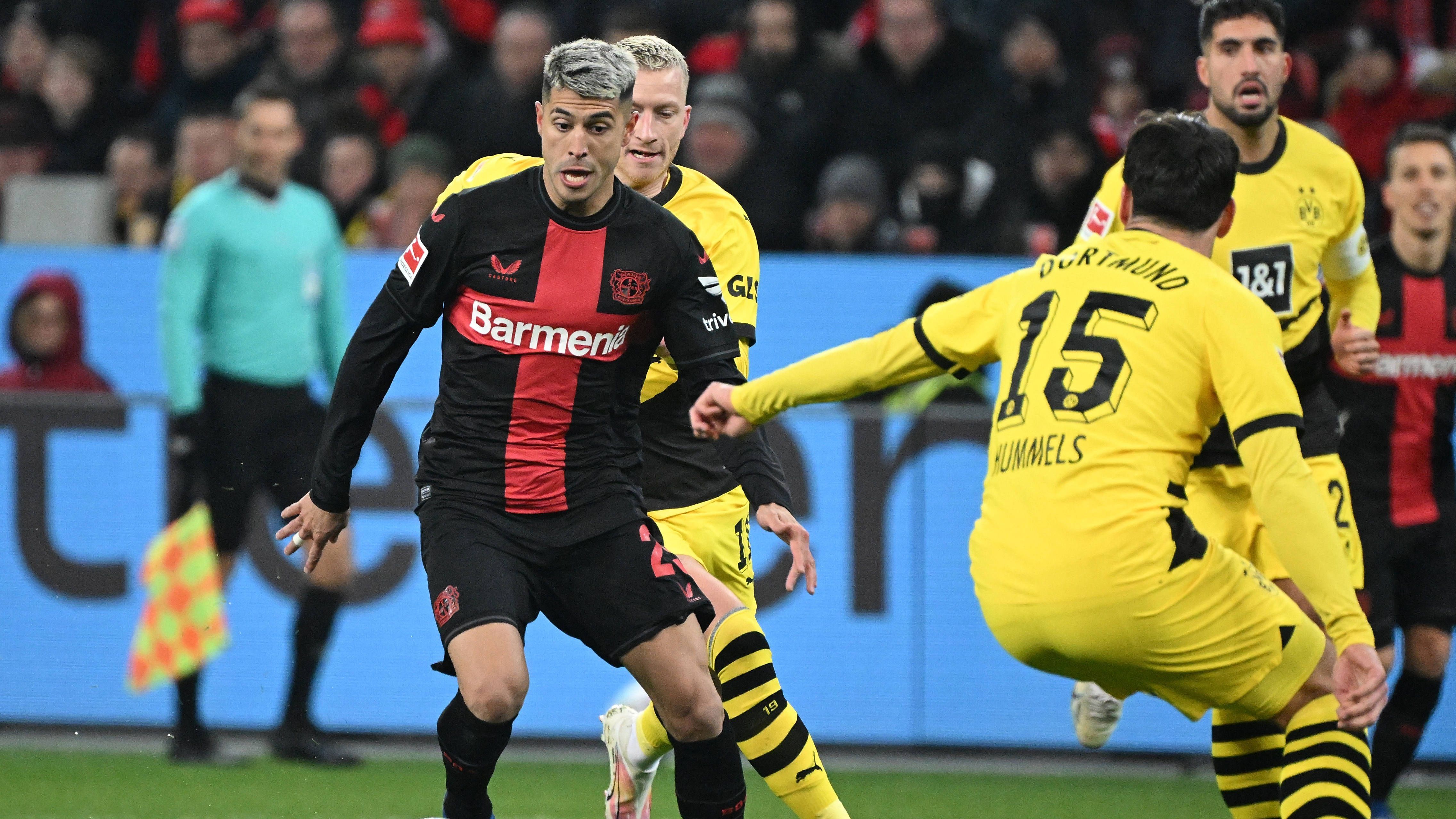 <strong>Exequiel Palacios</strong><br>Der Weltmeister präsentiert sich sehr umtriebig und hat auch den ersten Leverkusener Abschluss. Ist beinahe überall zu finden und sorgt für einige Balleroberungen. Als sich Palacios beinahe durch die Abwehr tankt, wird er noch von Hummels aufgehalten. Wenig später legt er unfreiwillig Füllkrug eine Großchance auf. Holt sich obendrein Gelb für eine unnötige Grätsche gegen Papadopoulos. Auch deshalb geht er vorzeitig runter. <strong><em>ran</em>-Note: 3</strong>