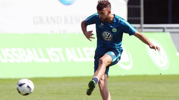 
                <strong>Borja Mayoral (VfL Wolfsburg/Real Madrid)</strong><br>
                Borja Mayoral (VfL Wolfsburg/Real Madrid): Der 19-jährige soll den Wolfsburger Sturm verstärken. Das Talent von Real Madrid wird für zunächst ein Jahr bei den Niedersachsen spielen. Für die Profis von Real kam Mayoral, der an Diabetes leidet, in der Vergangenheit - trotz Konkurrenten wie Karim Benzema - zu sechs Einsätzen, blieb dabei jedoch ohne Tor. In der UEFA Youth League machte sich der Angreifer jedoch einen guten Namen, erzielte in 14 Spielen sagenhafte 15 Treffer. So treffsicher erhoffen sich natürlich auch die VfL-Verantwortlichen ihren Leihstürmer.
              