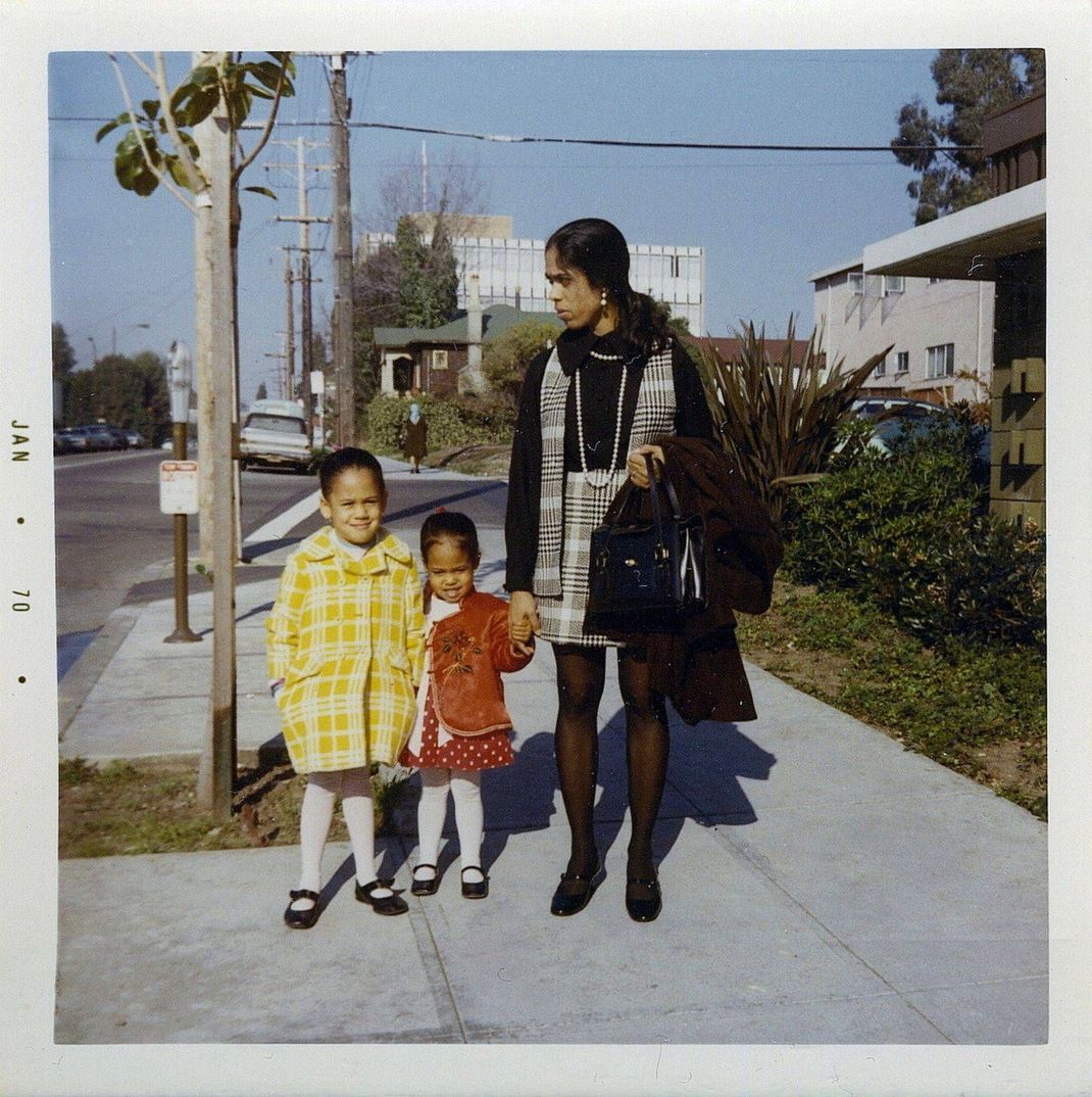 Kamala Harris mit ihrer Schwester Maya (Mitte) und ihrer Mutter Shyamala, 1970.