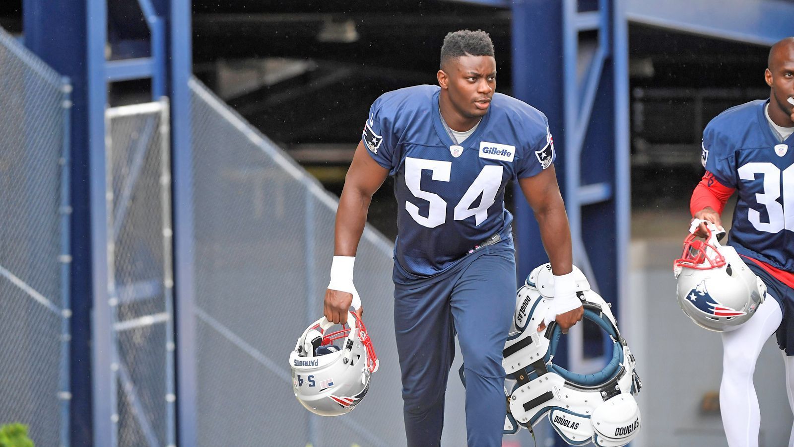 
                <strong>Draft 2018, Pick 178: Christian Sam</strong><br>
                Den im Trade erhaltenen Pick Nummer 51 tradeten die Patriots direkt weiter an die Chicago Bears für Pick 105 und ein Zweitrunden-Recht im Jahr 2019. Den damit erhaltenen Pick 105 veräußerte New England prompt an die Cleveland Browns für Auswahl Nummer 114 und 178. Und letzteren der beiden neuen Picks investierten die Patriots in Linebacker Christian Sam. Den 114. tauschte man gegen einen Drittrundenpick der Detroit Lions im Draft 2019 ein.
              