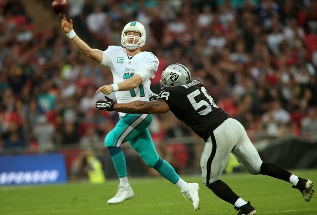 
                <strong>Oakland Raiders - Miami Dolphins</strong><br>
                Aber das heißeste Händchen auf dem Platz hat Miamis Quarterback Ryan Tannehill. Der Spielmacher der Dolphins zerlegt die Raiders-Defense in ihre Einzelteile.
              