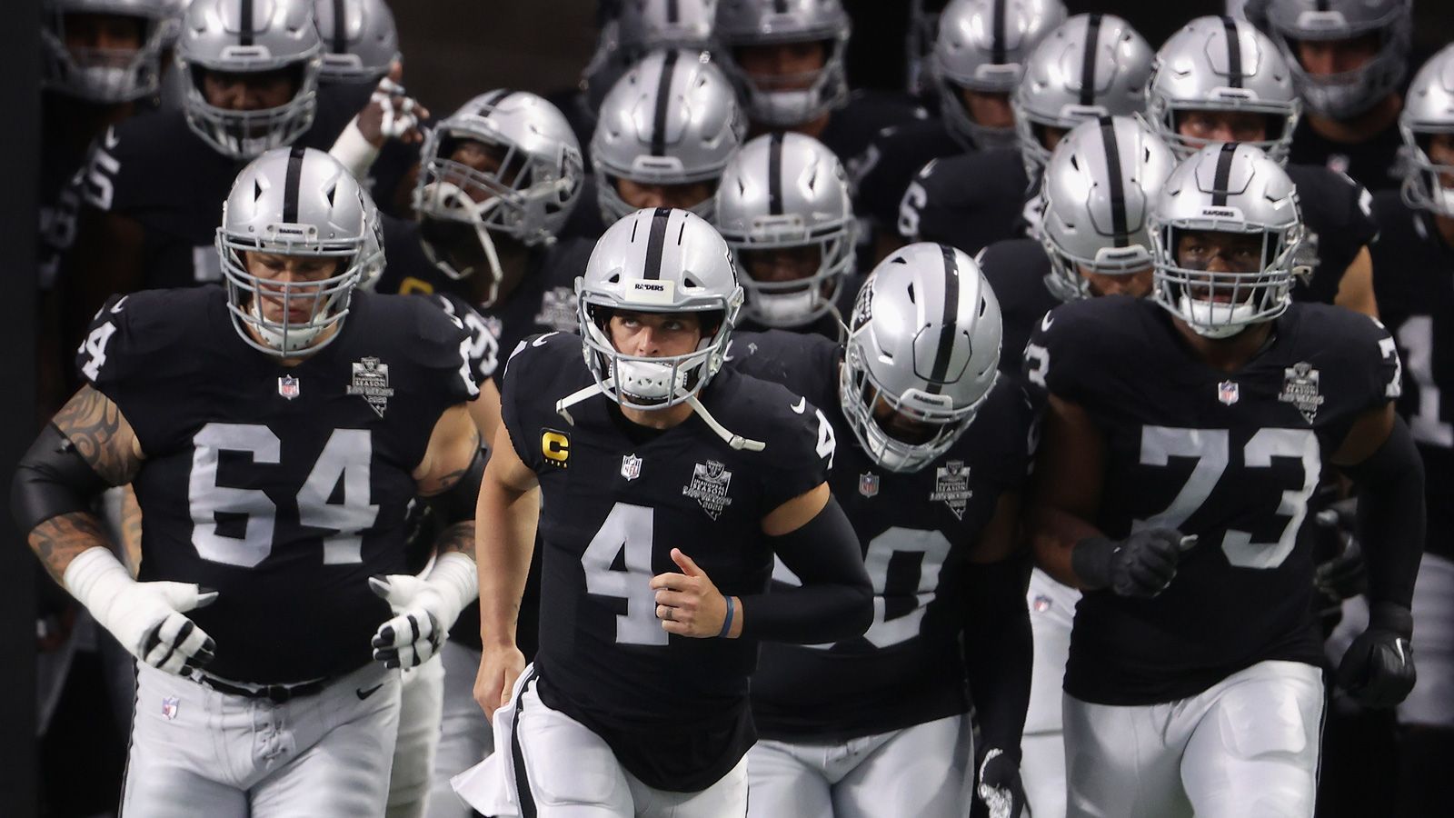 
                <strong>Gewinner: Die NFL selbst</strong><br>
                Die Liga macht Laune. So richtig. Das zeigen die Ergebnisse, die spannenden Spiele. Die Hälfte aller Partien endet nur mit einem Score Unterschied, Chiefs gegen Chargers geht sogar in die Verlängerung, findet seinen Höhepunkt im entscheidenden Field Goal aus 58 Yards. Einfach geil. Dazu sehen wir die meisten Punkte seit dem Zusammenschluss von NFL und AFL im Jahr 1970. Und es geht auch fair zu. Seit der Erweiterung auf 32 Teams gab es noch nie so wenige Strafen wie jetzt am 2. Spieltag.
              