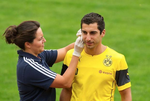 
                <strong>Trainingsauftakt beim Vizemeister</strong><br>
                Mit zehn Spielern absolvieren die BVB-Profis am ersten Trainingstag den obligatorischen Laktat-Test. Die rund sechswöchige Vorbereitung bezeichnet Klopp als "anspruchsvolle Aufgabe, da die Spieler tröpfchenweise zurückkehren."
              