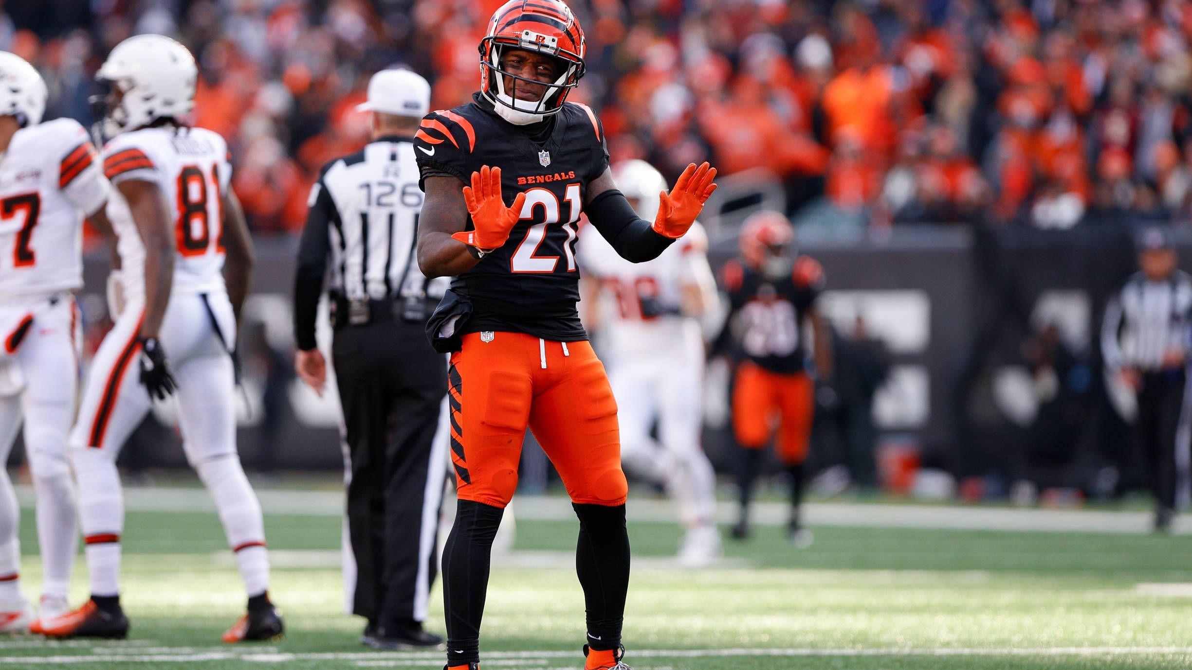 <strong>San Francisco 49ers: Mike Hilton verpflichten</strong><br>Die 49ers könnten noch etwas Hilfe für die Secondary gebrauchen und Mike Hilton ist aktuell noch auf dem Markt. Der Routinier ist ein garstiger Slot-Cornerback, der auch den Lauf gut verteidigt.