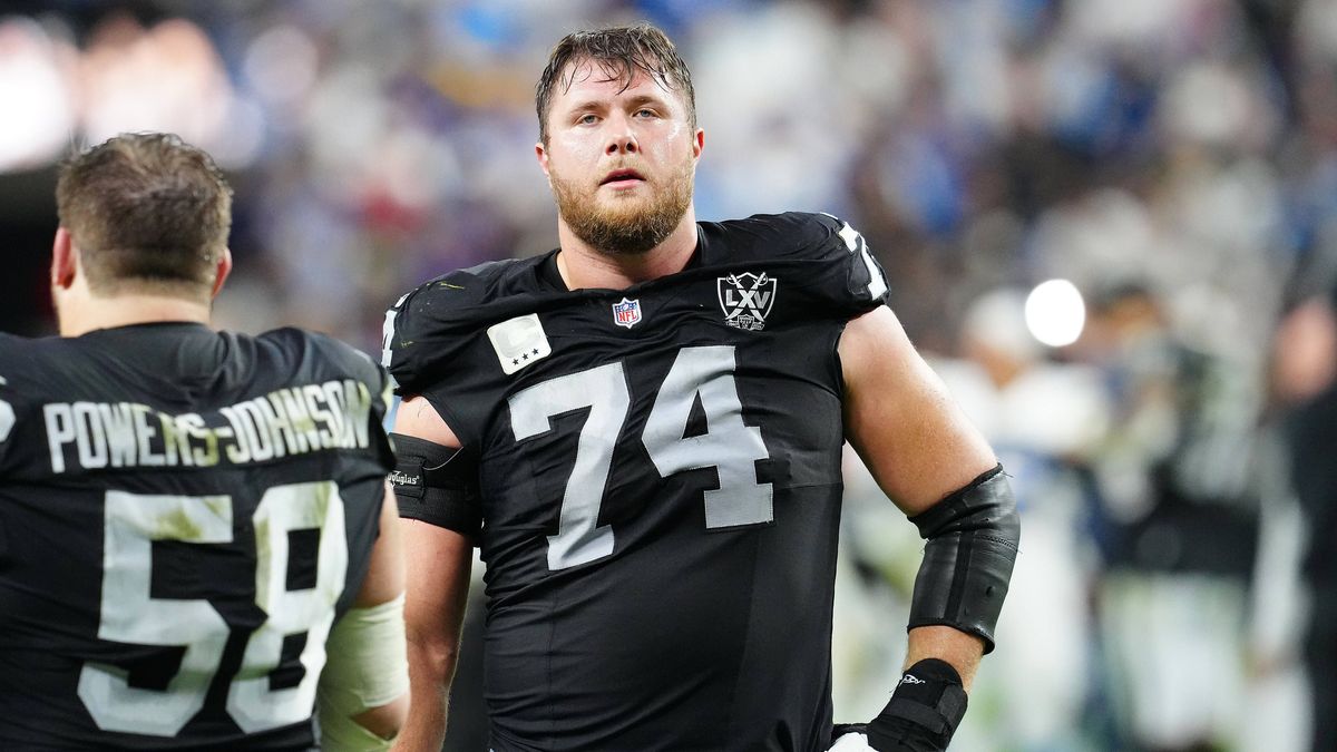 NFL, American Football Herren, USA Los Angeles Chargers at Las Vegas Raiders Jan 5, 2025; Paradise, Nevada, USA; Las Vegas Raiders offensive tackle Kolton Miller (74) reacts after the Raiders were ...
