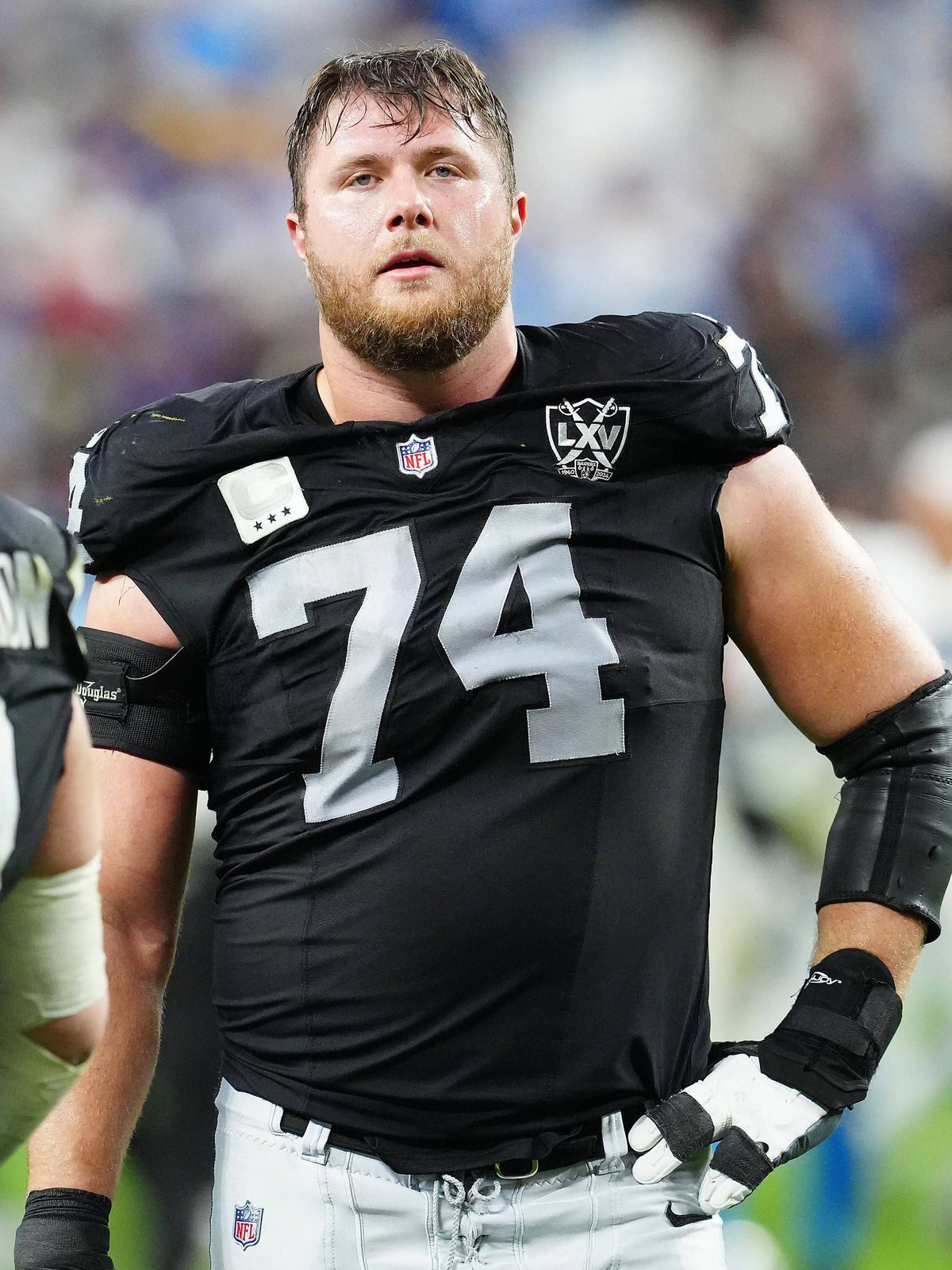 NFL, American Football Herren, USA Los Angeles Chargers at Las Vegas Raiders Jan 5, 2025; Paradise, Nevada, USA; Las Vegas Raiders offensive tackle Kolton Miller (74) reacts after the Raiders were ...