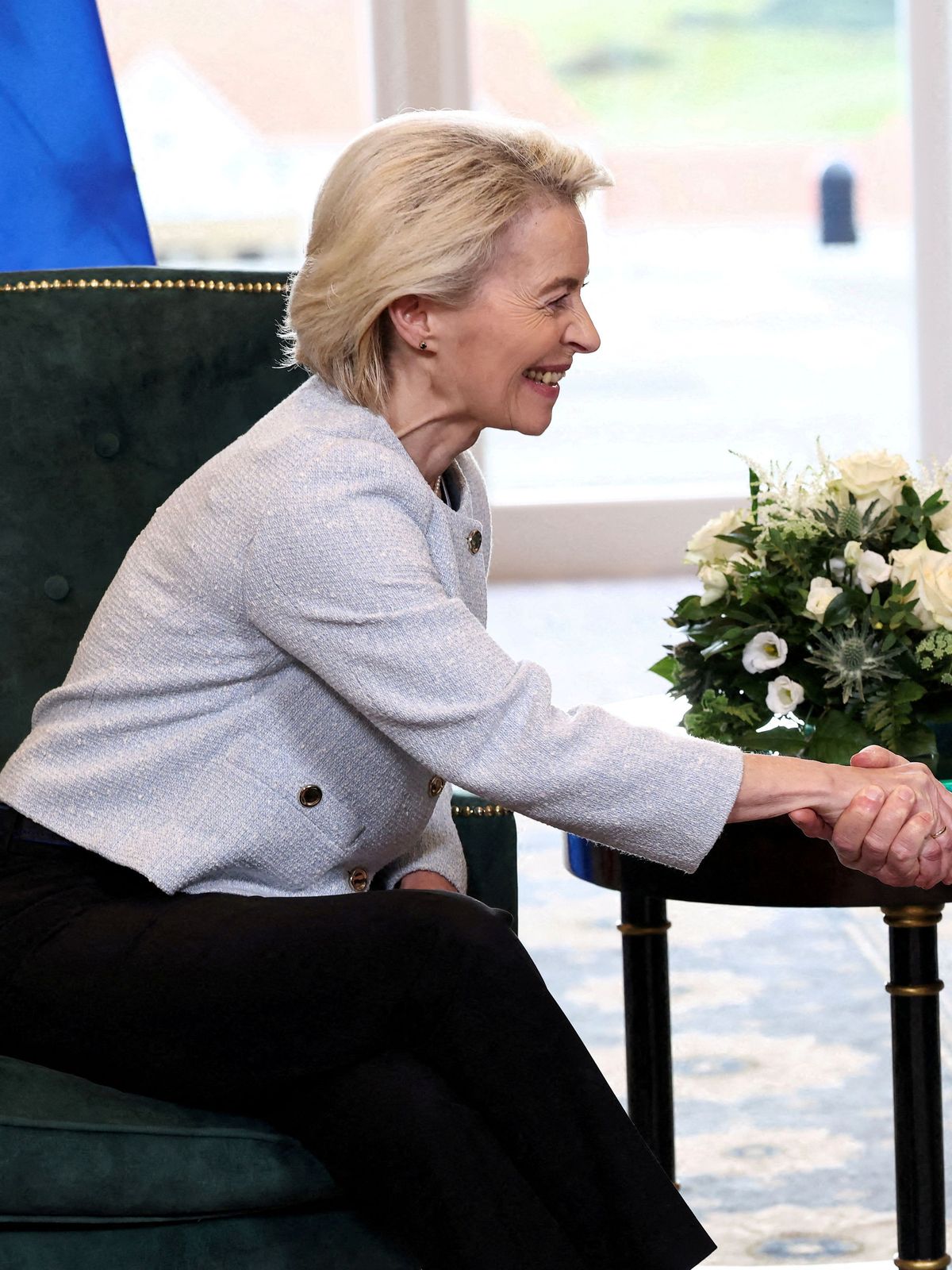 Mit einem Handschlag besiegeln US-Präsident Donald Trump und EU-Kommissionspräsidentin Ursula von der Leyen das neue Handelsabkommen. 