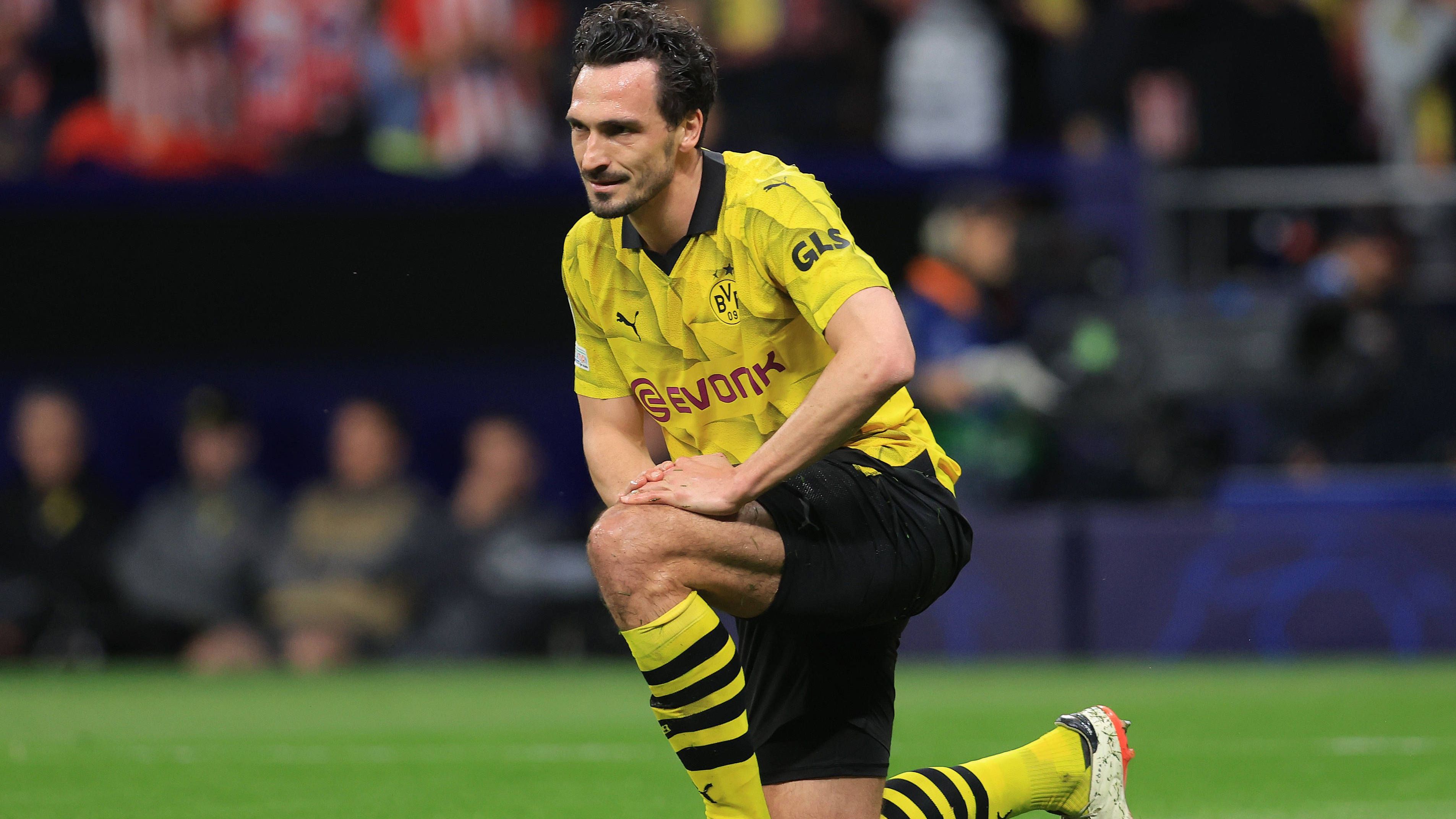 <strong>Mats Hummels (Borussia Dortmund)<br></strong>Fehlerbelastete Anfangsphase des Routiniers, der sein 500. Pflichtspiel im BVB-Trikot bestreitet. Sein Missverständnis mit Schlotterbeck vor dem 0:2 darf so niemals passieren. Danach wenig gefordert, aber immer wieder mit kleinen Schludrigkeiten - oder großen, wie gegen Correa in der Schlussphase. Das war nichts.&nbsp;<strong><em>ran</em>-Note: 5</strong>