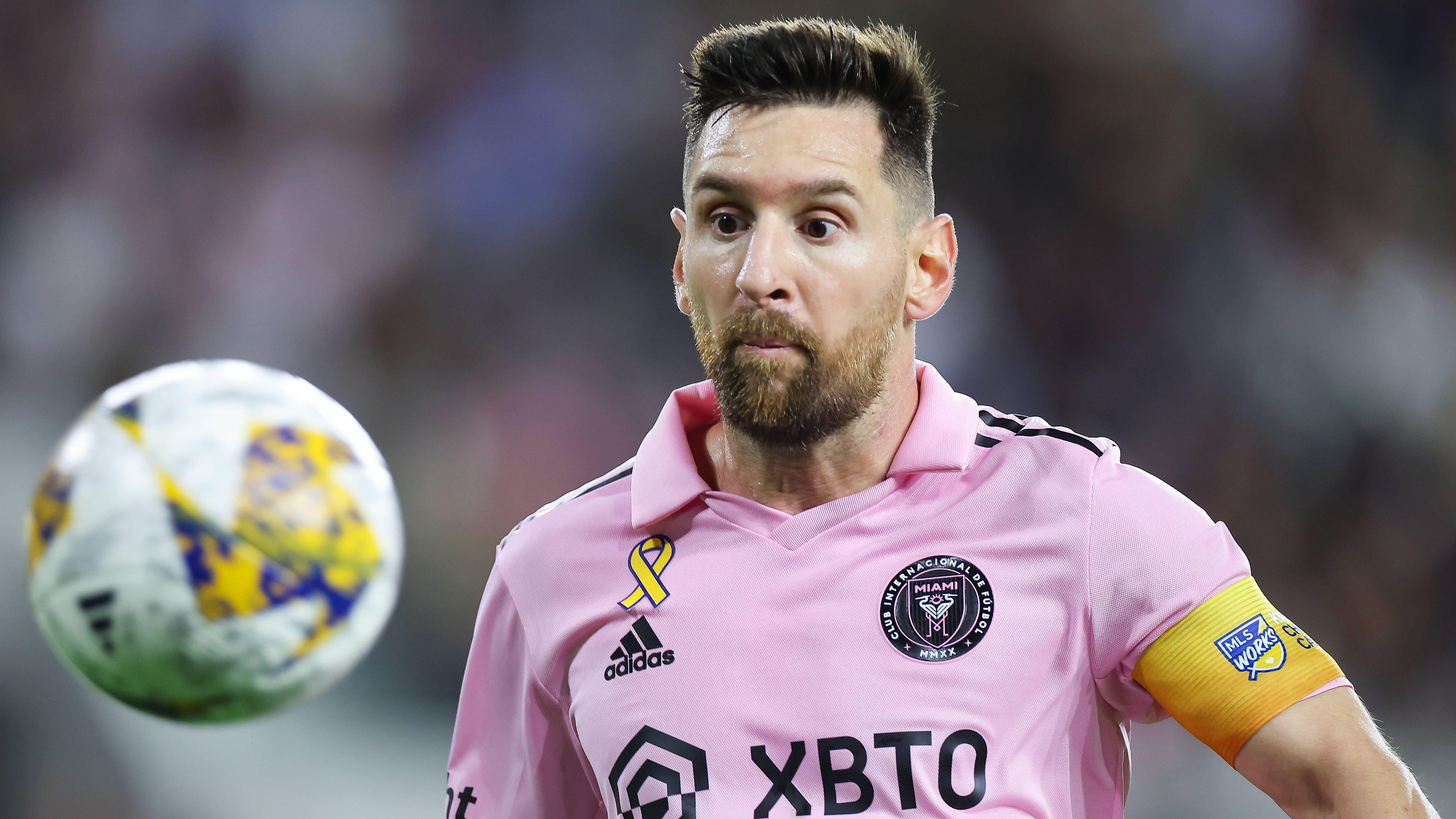 <strong>Lionel Messi</strong><br>Nationalität: Argentinien<br>Verein: Paris Saint-Germain (bis 15.7.2023), Inter Miami (ab 15.7.2023)<br>Alter: 36<br>Position: Angriff