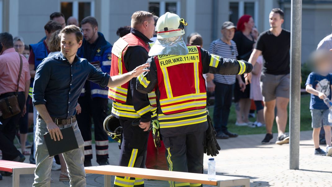 Amokalarm in Bischofswerda: Ein 16-Jähriger hat an einer Schule auf ein 8-jähriges Mädchen eingestochen.