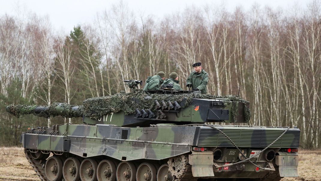 UKRAINE-CRISIS/POLAND-LEOPARD2TANKS