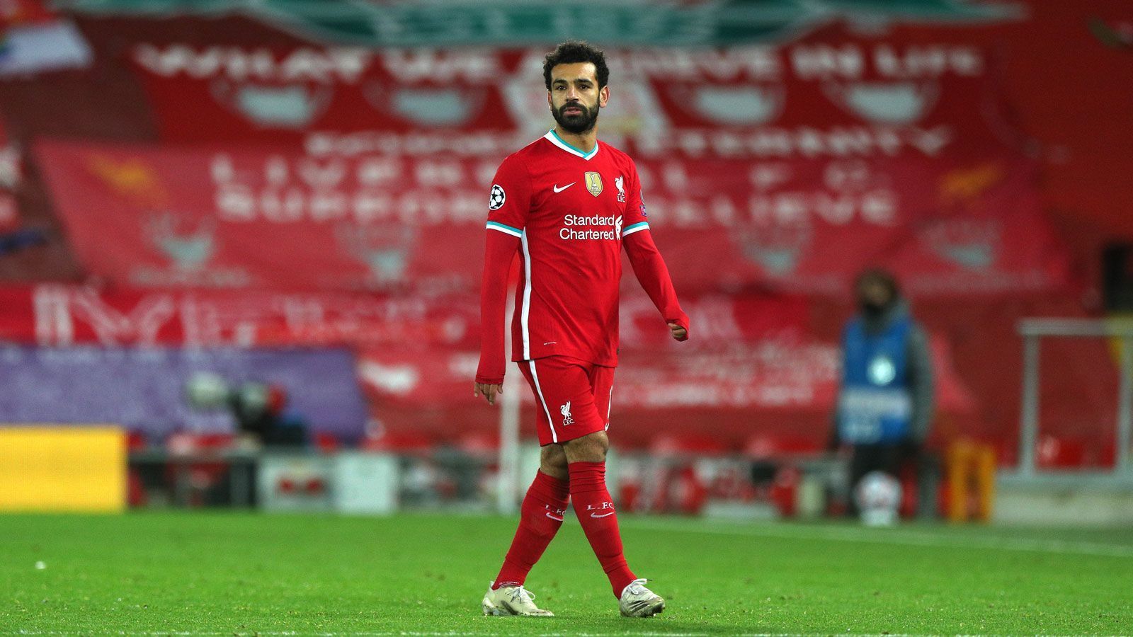 
                <strong>Mohamed Salah (FC Liverpool)</strong><br>
                Alter: 28 Jahre -Position: Rechtsaußen
              
