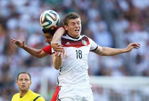 
                <strong>Toni Kroos</strong><br>
                Toni Kroos besticht durch eine enorme Passsicherheit und vorbildliche Schusstechnik. Zurzeit ist er aus der deutschen Mannschaft nicht wegzudenken. Keine Chance für Bedoya - 8:1 Deutschland.
              