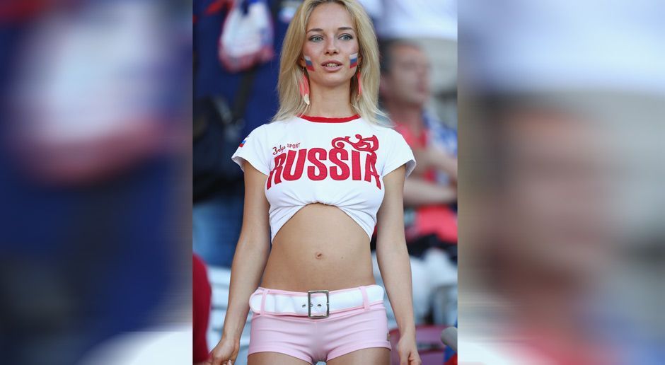 
                <strong>Fan Russland</strong><br>
                Russland trifft am letzten Gruppen-Spieltag auf Wales - und kann auf hübsche Unterstützung von der Tribüne bauen.
              