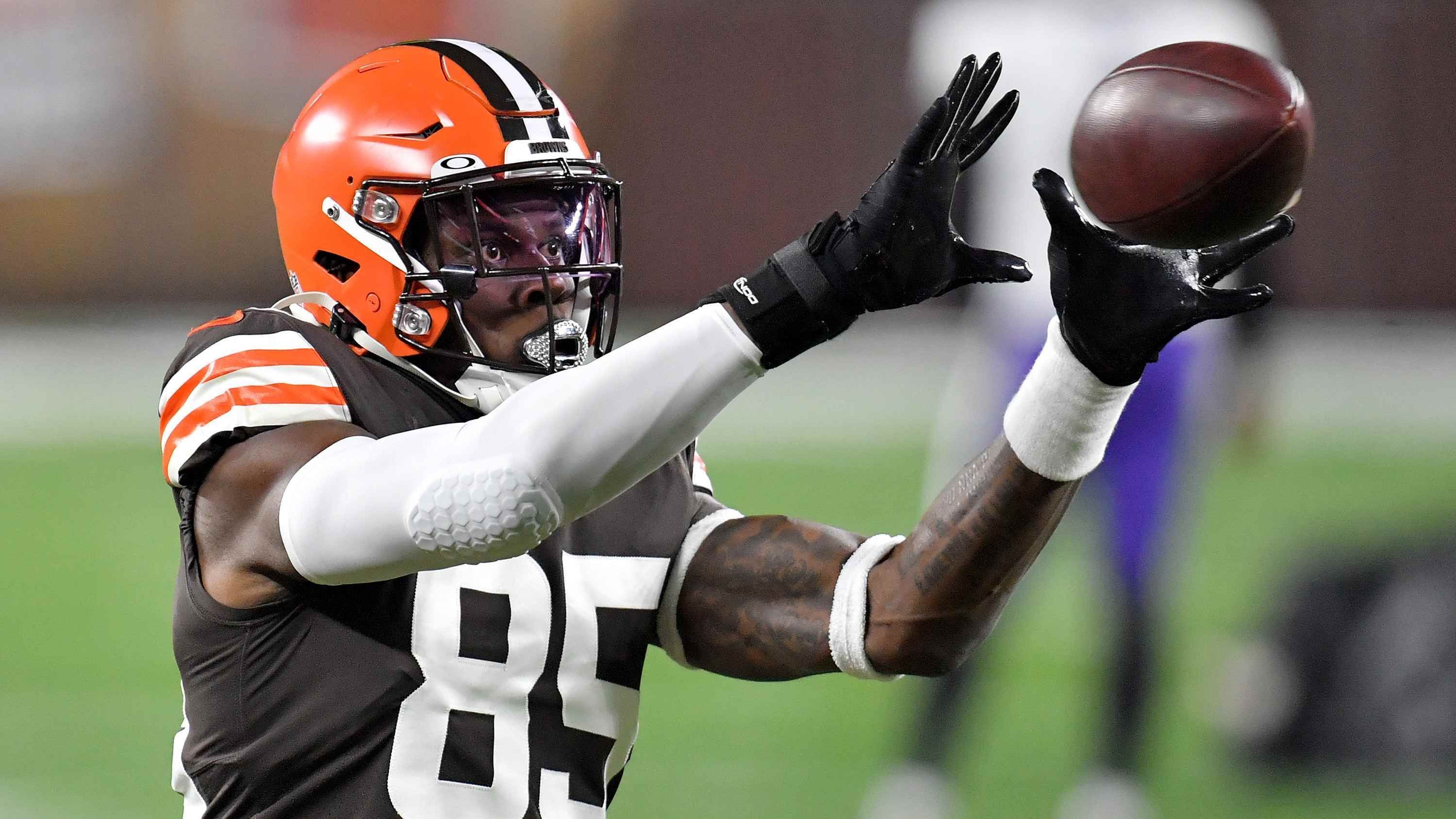 
                <strong>David Njoku (Cleveland Browns) </strong><br>
                Position: Tight End - Cap Hit 2021: 6 Millionen US-Dollar - Das könnte das Team bei einer Entlassung sparen: 6 Millionen US-Dollar - "Dead Money" (Verlust): /
              