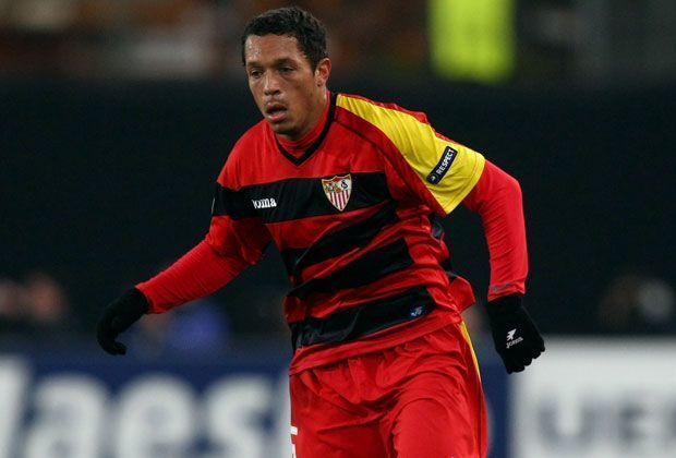 
                <strong>Adriano (FC Barcelona)</strong><br>
                Von 2005 bis 2009 spielte Adriano beim FC Sevilla und wurde mit der Mannschaft zwei Mal hintereinander UEFA-CUp-Sieger und 2010 Spanischer Pokalsieger. Mittlerweile spielt der Linksverteidiger im Starensemble vom FC Barcelona.
              