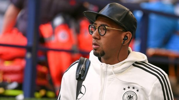 
                <strong>Jerome Boateng</strong><br>
                Ghost Town DJs - My Boo (wir konnten leider kein Bild der Hip-Hop-Gruppe auftreiben)
              