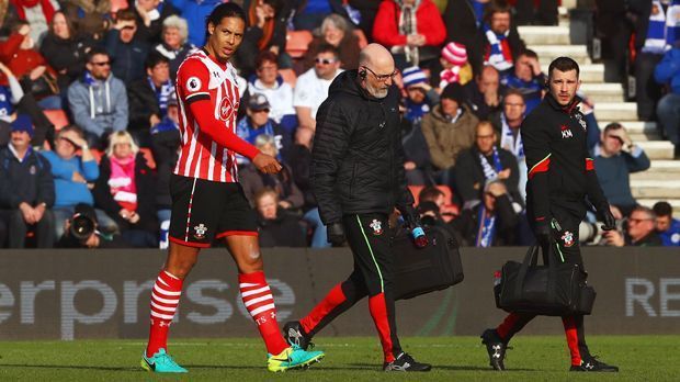 
                <strong>Virgil van Dijk (FC Southampton)</strong><br>
                Der niederländische Abwehr-Hüne (1,93 Meter groß) spielte zuletzt Ende Januar 2017 für die "Saints". Seitdem fällt van Dijk wegen einer langwierigen Knöchelverletzung aus. Die Rückkehr des 25-Jährigen wird nicht vor der neuen Saison über die Bühne gehen können. Zeit zur Regeneration sollte der Nationalspieler auf jeden Fall ausreichend haben, schließlich läuft sein Vertrag in Southampton bis 2022. 
              