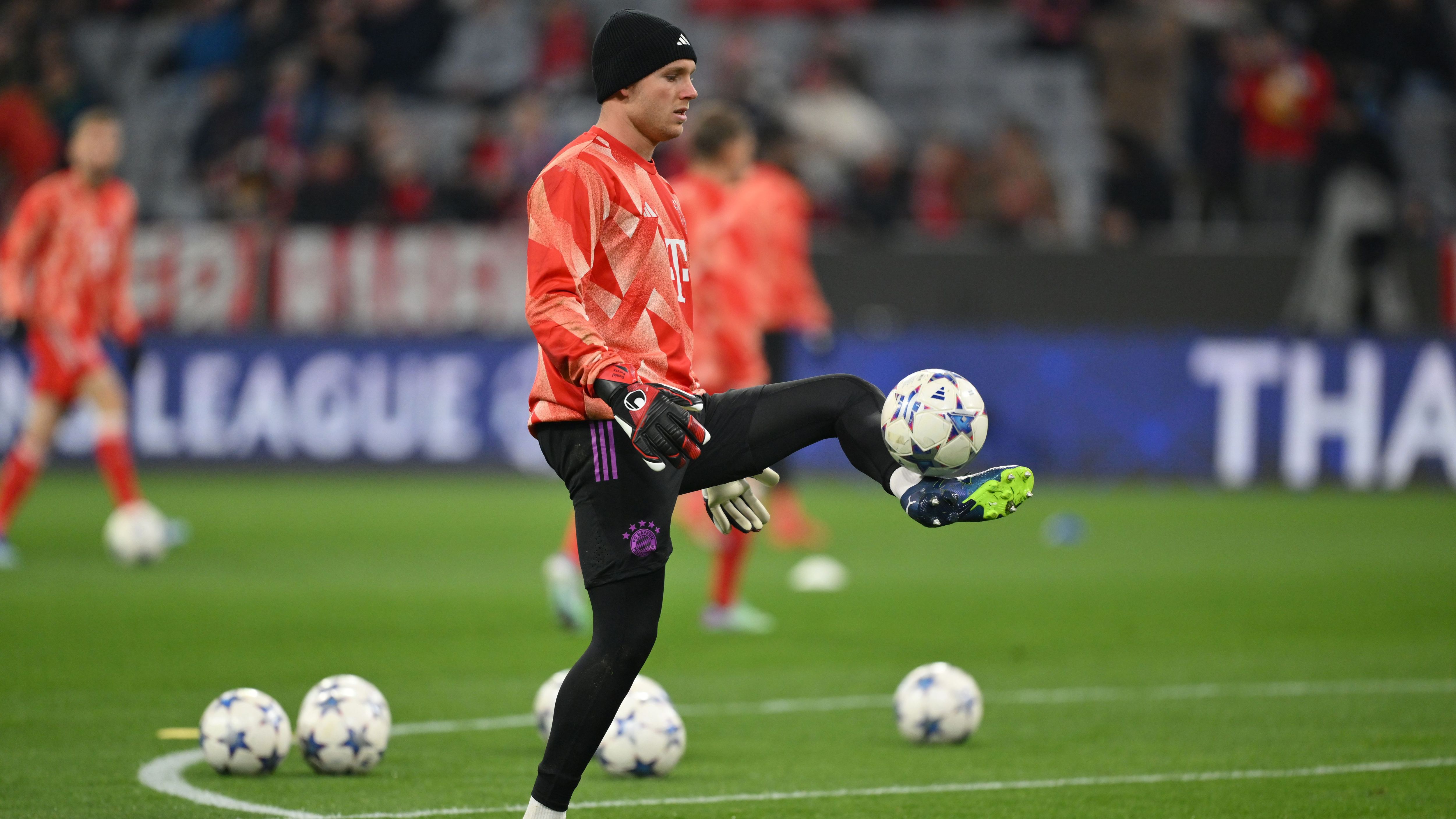 <strong>Daniel Peretz</strong><br>Wegen einer im Training erlittenen Innenbandverletzung fehlt Ersatzkeeper Daniel Peretz den Bayern schon seit Anfang Januar und das wohl auch noch einige Zeit. Einen genauen Zeitpunkt für die Rückkehr des 23-Jährigen gaben die Bayern im Rahmen der Verletzungsmeldung nicht bekannt. Durch die Verletzung verpasste der Israeli bislang vier Pflichtspiele des Rekordmeisters.&nbsp;