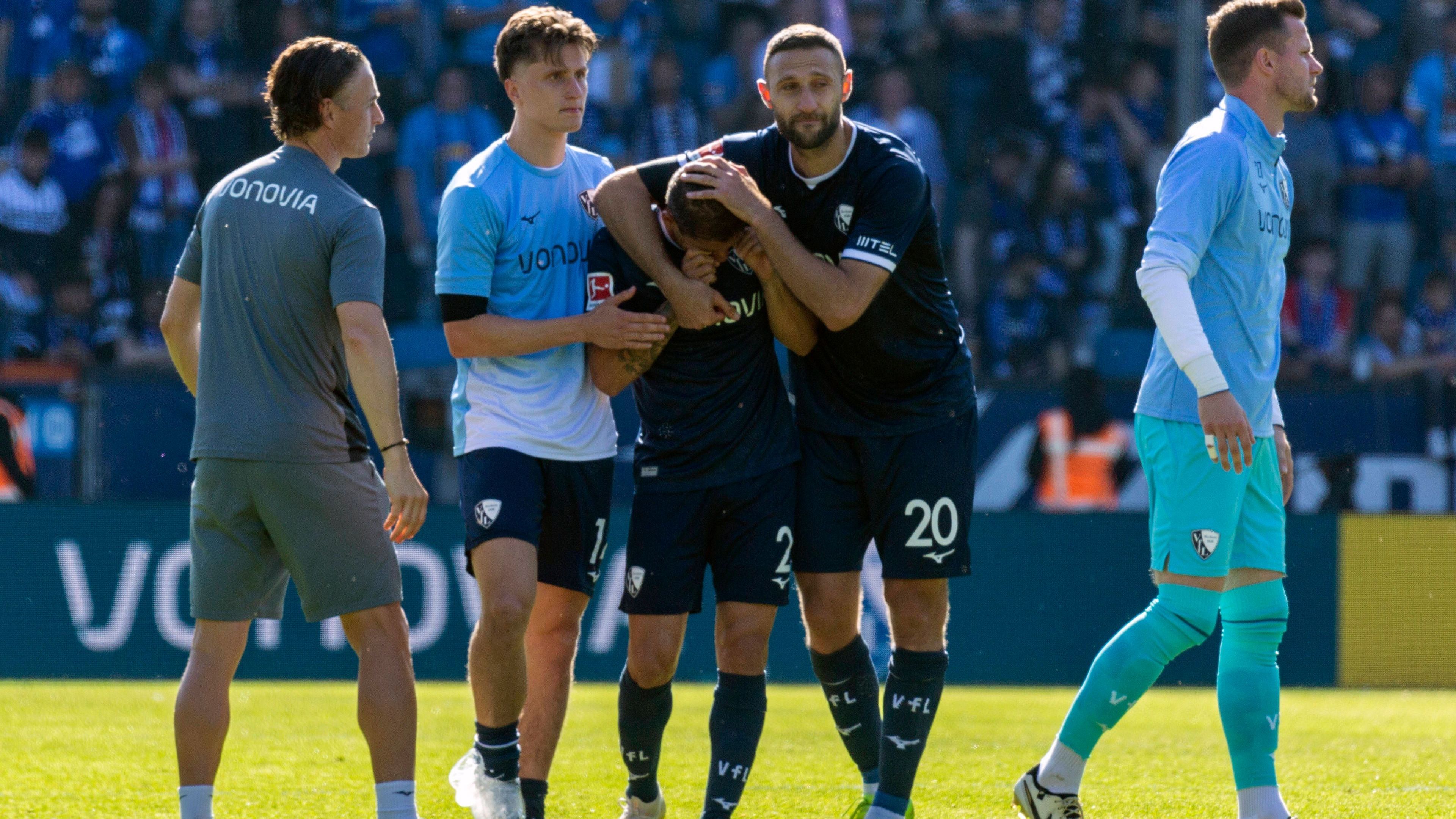 <strong>Absteiger: VfL Bochum (Deutschland)</strong><br>Als Tabellenschlusslicht muss sich der VfL Bochum nach vier Jahren Aufenthalt in der Bundesliga wieder verabschieden und den Weg in die Zweitklassigkeit antreten. Das Team von Dieter Hecking konnte lediglich 25 Punkte sammeln und hat die schlechteste Tordifferenz der Liga (-34).