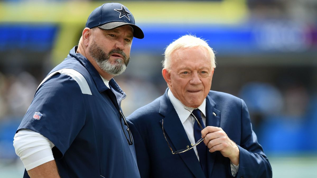 INGLEWOOD, CA - SEPTEMBER 19: Cowboys head coach Mike McCarthy and Cowboys owner Jerry Jones talk on the field during an NFL, American Football Herren, USA game between the Dallas Cowboys and the L...