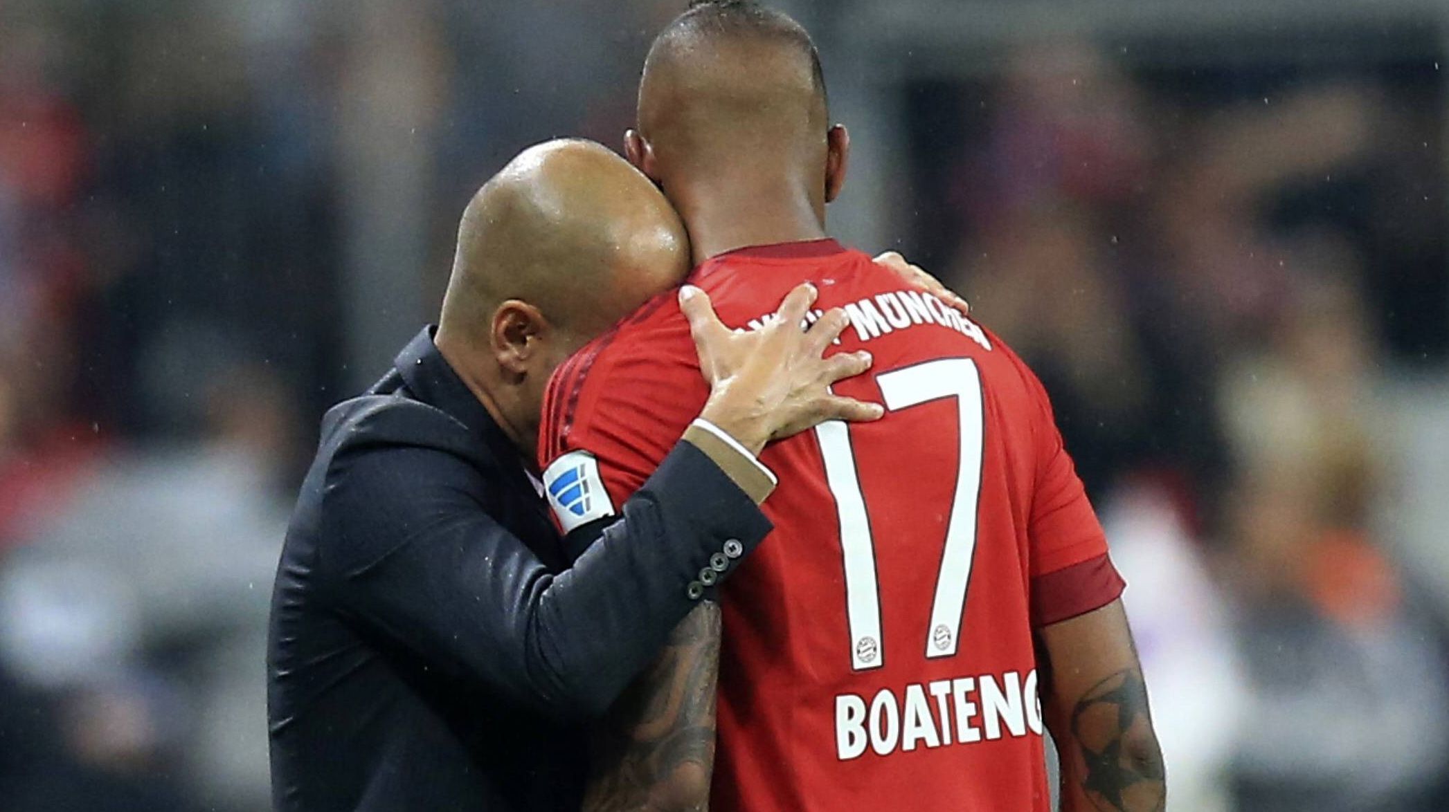 
                <strong>Boateng: Bayerns Bank</strong><br>
                Unser Fazit auf der Suche nach Boatengs Abwehr-Partner: Bayern-Trainer Guardiola (li.) hat die Qual der Wahl. Viel kann der Katalane im Grunde nicht falsch machen. Doch dass er unheimlich froh ist, einen Weltstar wie den 27-jährigen gebürtigen Berliner in seinen Reihen zu haben, zeigt nicht nur dieses Foto. Guardiola hält Boateng für "absolute Weltklasse", Sportdirektor Matthias Sammer nennt die Abwehr-Kante "den besten Innenverteidiger der Welt". Auch deshalb soll der Abwehr-Chef laut "kicker" bis 2021 verlängern.
              