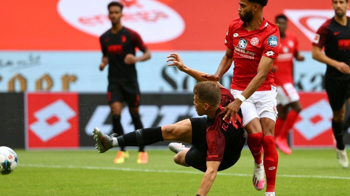 Matchwinner Niederlechner trifft zum 1:0 für Augsburg