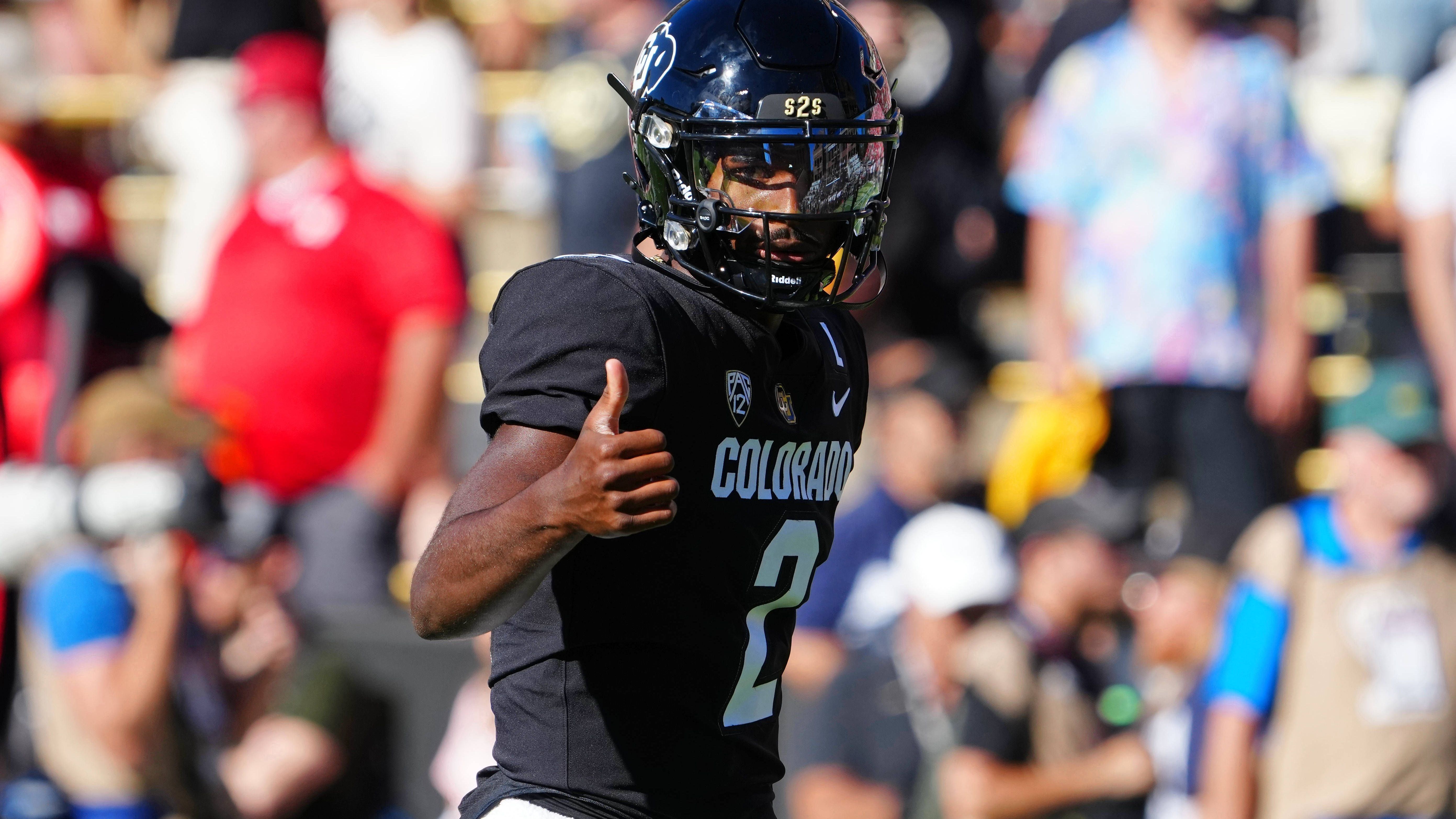 <strong>21. Pick: Pittsburgh Steelers - QB Shedeur Sanders (Colorado Buffaloes)</strong><br>Die Steelers sichern sich einen Quarterback im Draft. Shedeur Sanders kommt zu den Steelers. Der <a data-li-document-ref="497709" href="https://www.ran.de/sports/american-football/nfl/news/nfl-draft2025-shedeur-sanders-verzichtet-wohl-auf-scouting-combine-497709">Sohn von NFL-Legende Deion Sanders</a>&nbsp;punktet vor allem mit seiner Antizipation und seiner Arbeit aus der Pocket heraus.