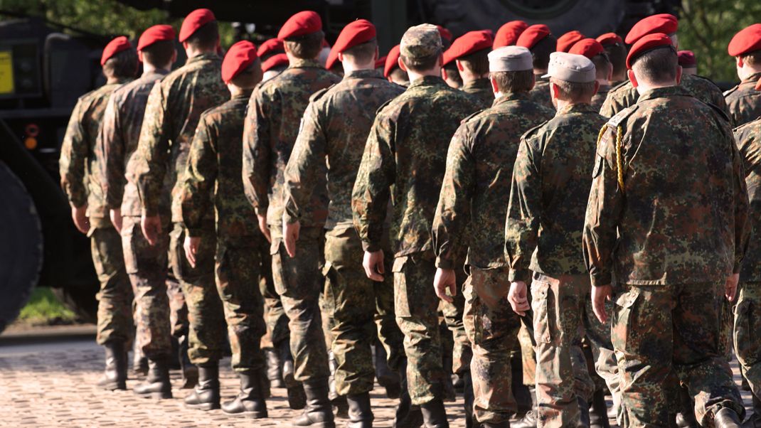 Ehemalige Soldat:innen haben gute Chancen, schnell einen Job in der freien Wirtschaft zu finden. (Symbolbild)