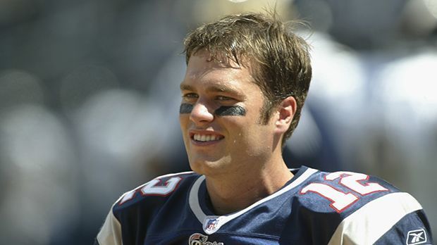 
                <strong>Tom Brady</strong><br>
                Tom Brady (New England Patriots) - Im Jahr 2002 hat Quarterback Tom Brady scheinbar noch ein paar Kilo mehr auf den Rippen. Ob seine körperliche Veränderung an den Kochkünsten von Gisele Bündchen liegt? 
              